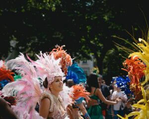 el carnaval se baila al frente del AC by Marriott Santa Marta3